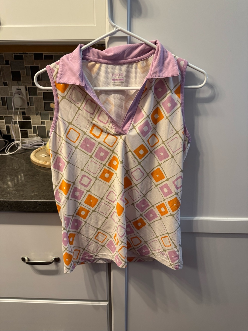 Izod Sleeveless Geometric V‑Neck Tank in Pink & Orange